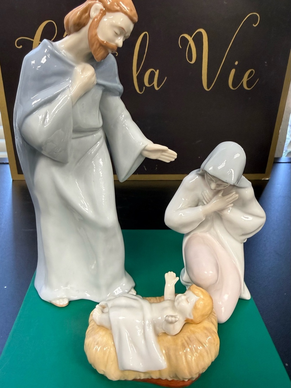 Avon Blessed Family Bethlehem Nativity Figurines Vintage - Picture 3 of 8
